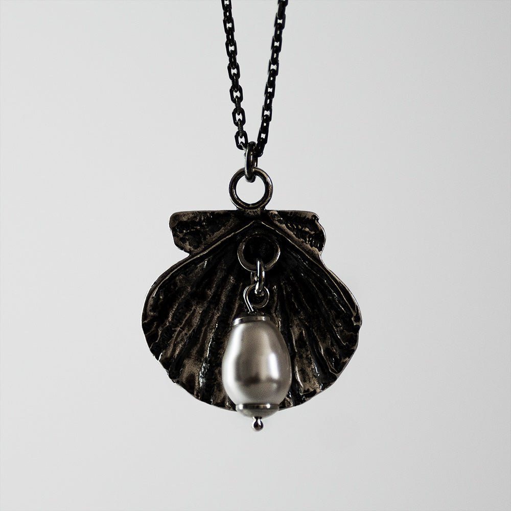 SILVER SHELL PENDANT - Macabre Gadgets Store