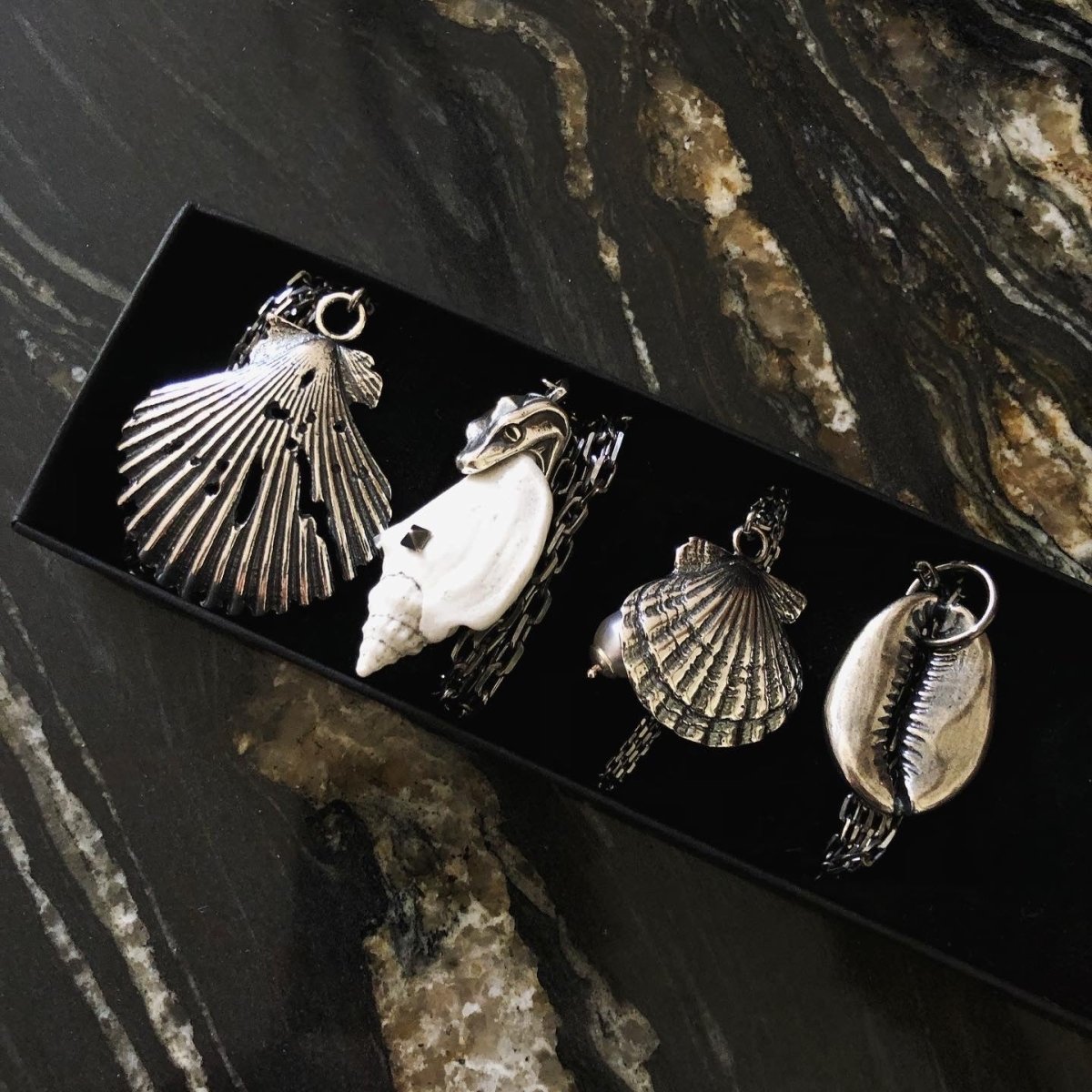 SILVER SHELL PENDANT - Macabre Gadgets Store