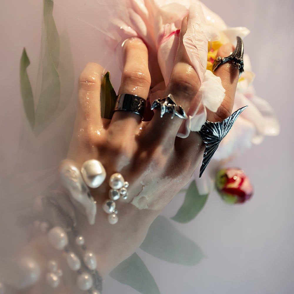 SIREN RING - Macabre Gadgets Store