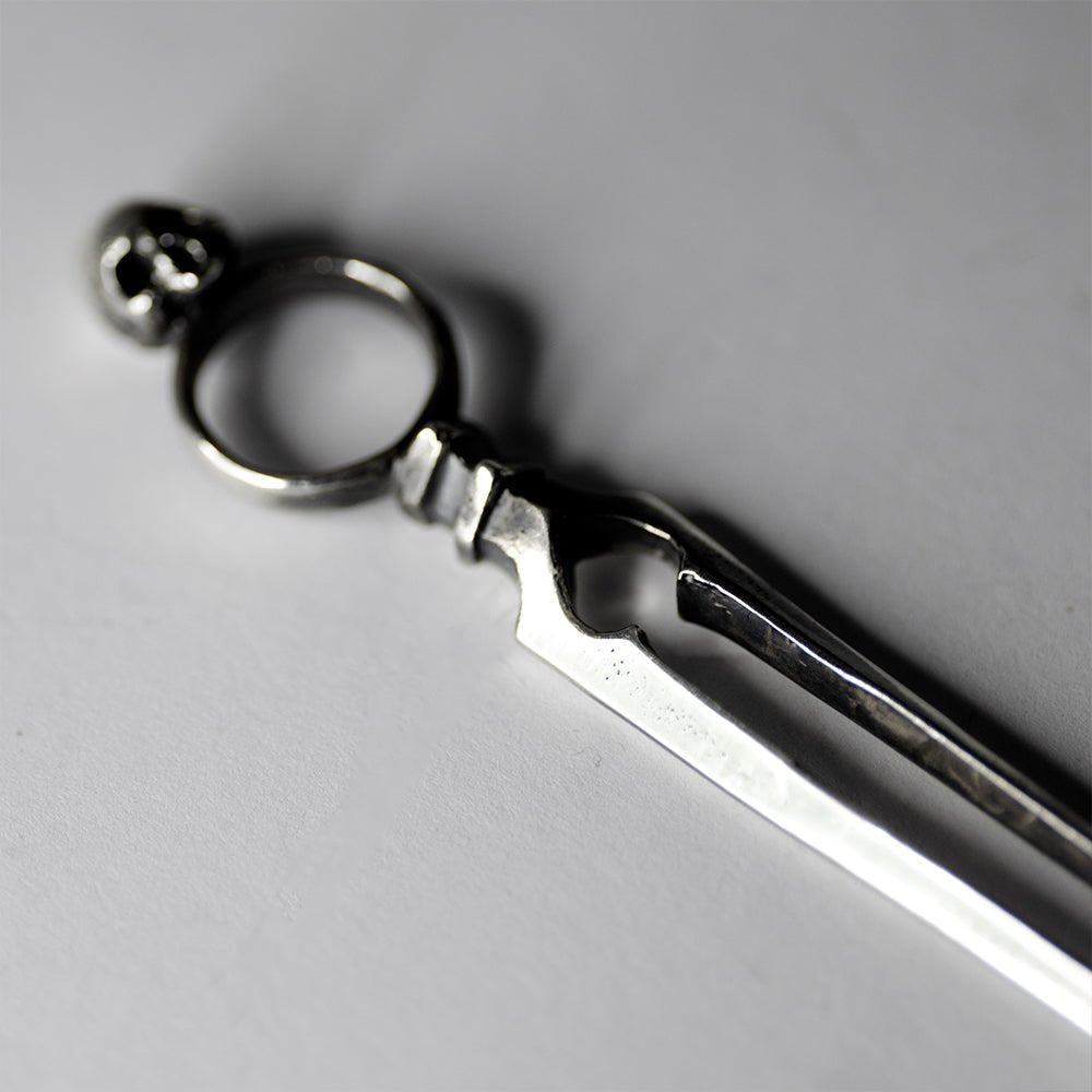 SKULL HAIRPIN - Macabre Gadgets Store