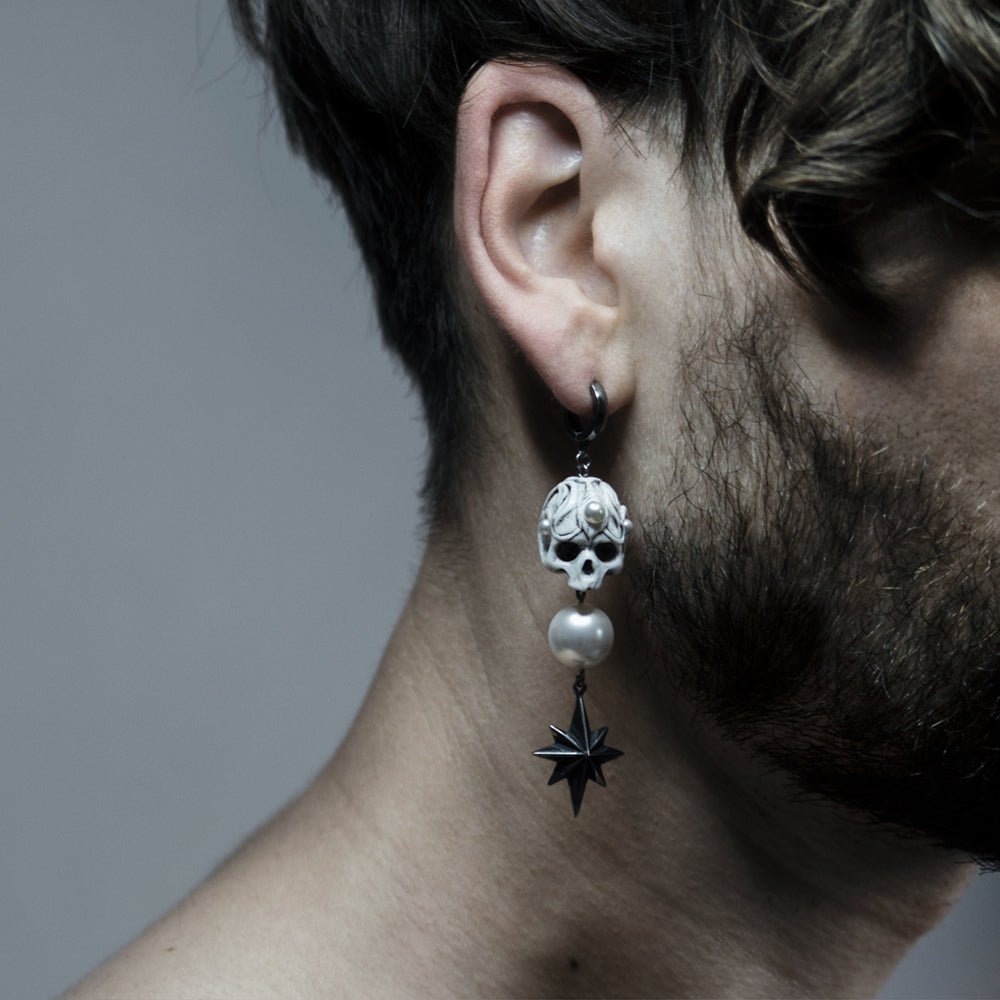 SKULL&amp;STAR EARRING - Macabre Gadgets Store
