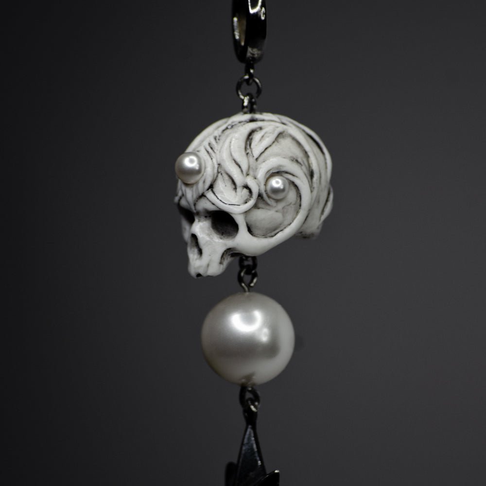 SKULL&STAR EARRING - Macabre Gadgets Store