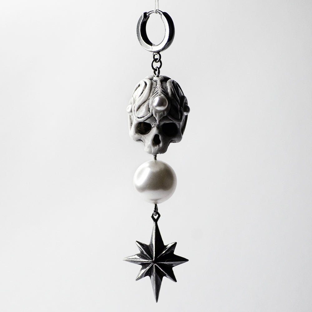 SKULL&STAR EARRING - Macabre Gadgets Store