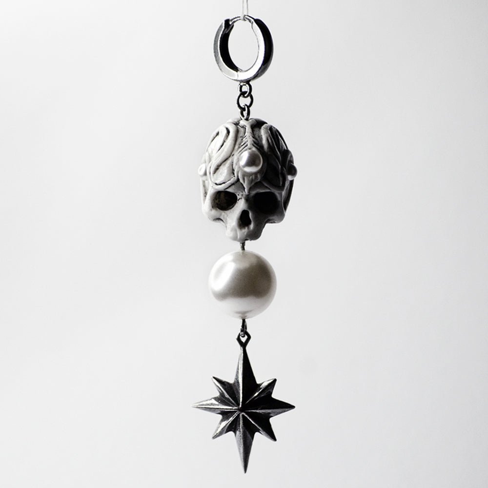 SKULL&amp;STAR EARRING - Macabre Gadgets Store