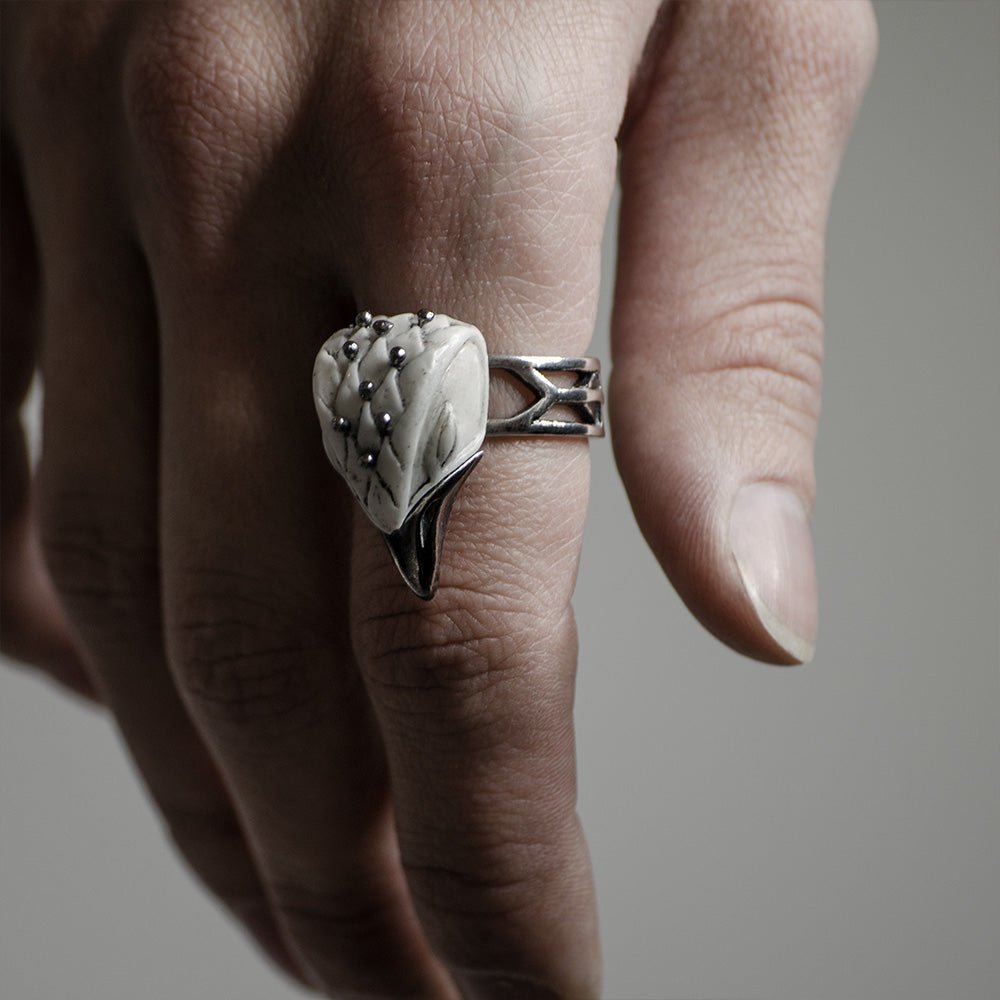 SLEEPING BIRD RING - Macabre Gadgets Store