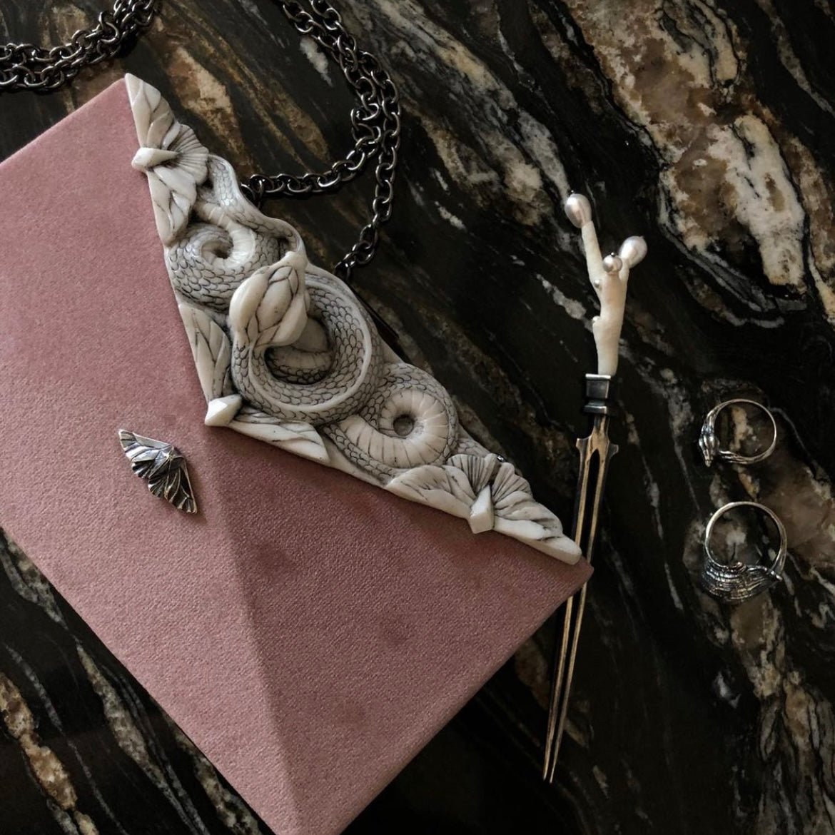 SNAKE & BUTTERFLIES CLUTCH - Macabre Gadgets Store