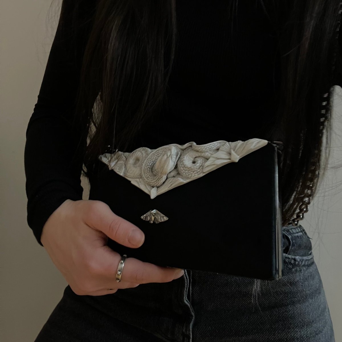 SNAKE & BUTTERFLIES CLUTCH - BLACK - Macabre Gadgets Store