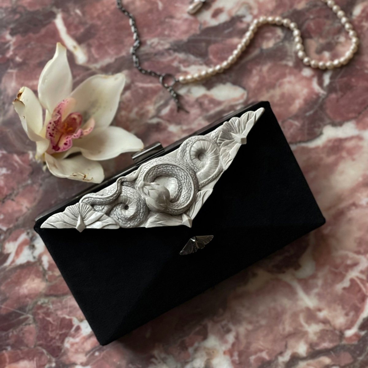 SNAKE & BUTTERFLIES CLUTCH - BLACK - Macabre Gadgets Store