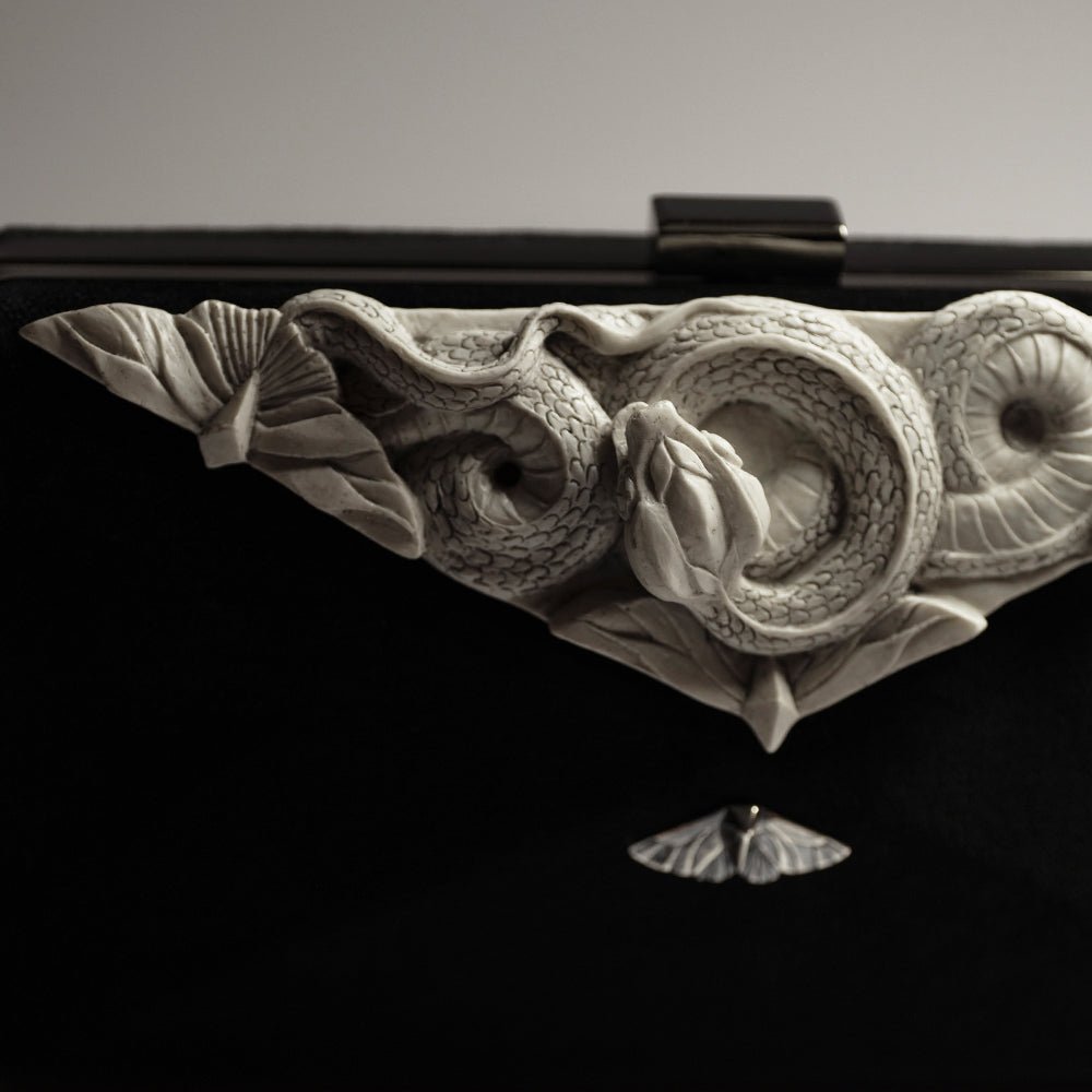 SNAKE & BUTTERFLIES CLUTCH - BLACK - Macabre Gadgets Store