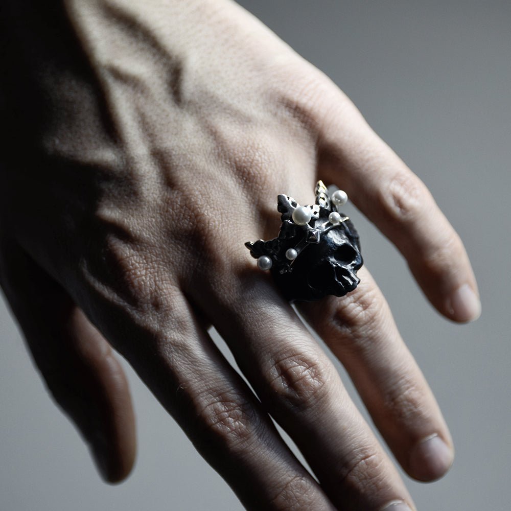 BLACK PEARL CROWN RING - Macabre Gadgets