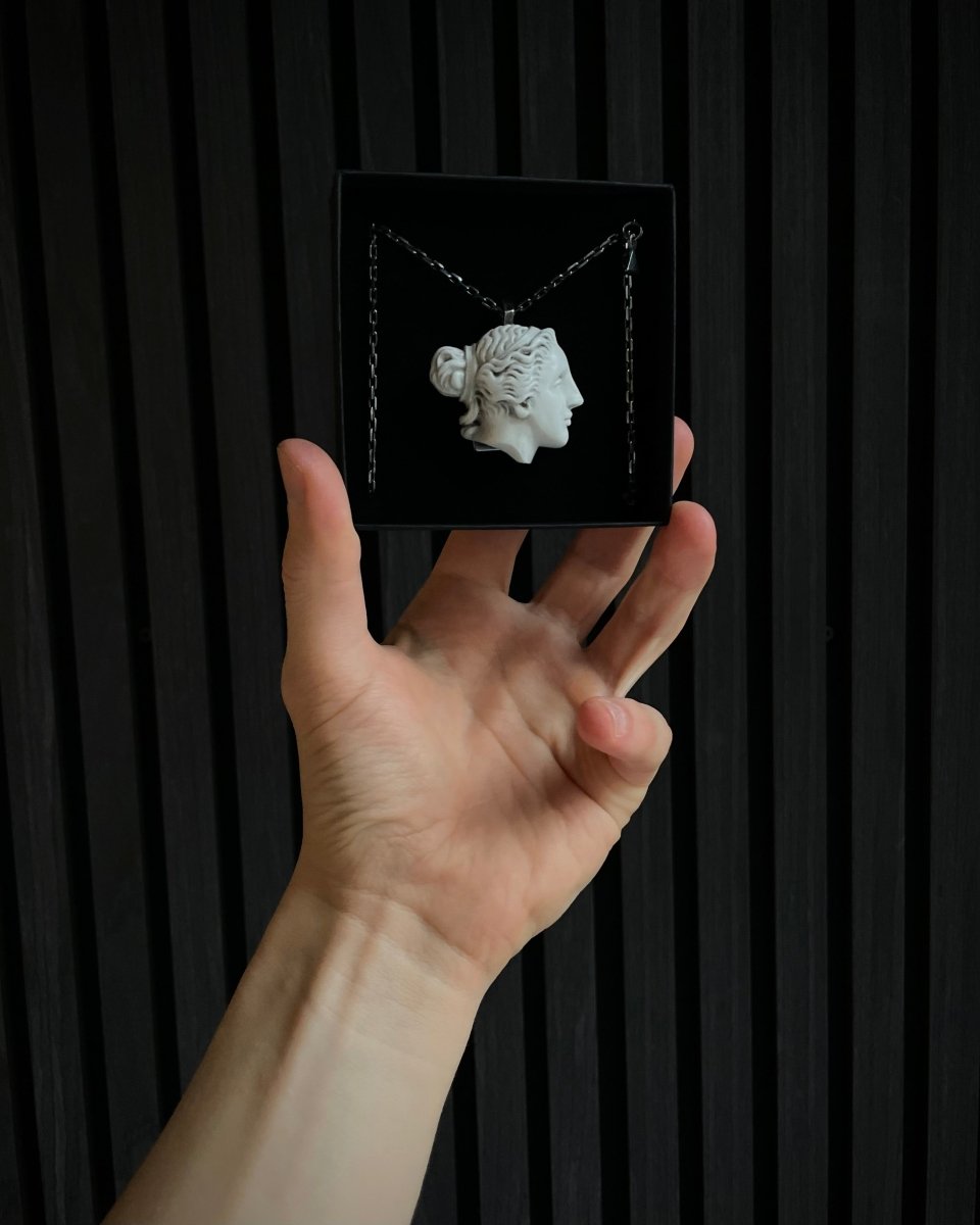 VENUS PENDANT - Macabre Gadgets