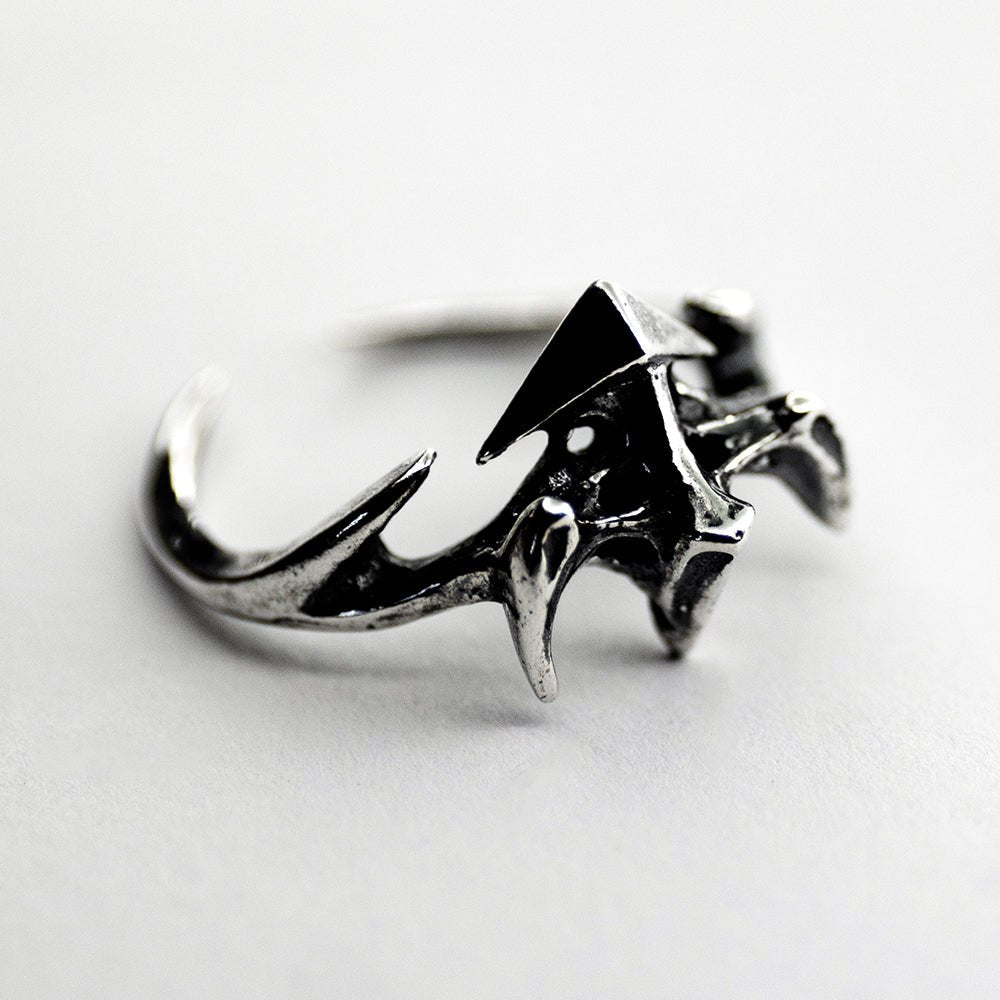 VERTEBRA RING - Macabre Gadgets Store