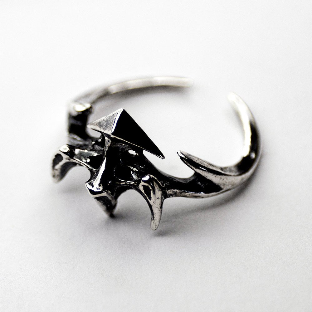 VERTEBRA RING - Macabre Gadgets Store