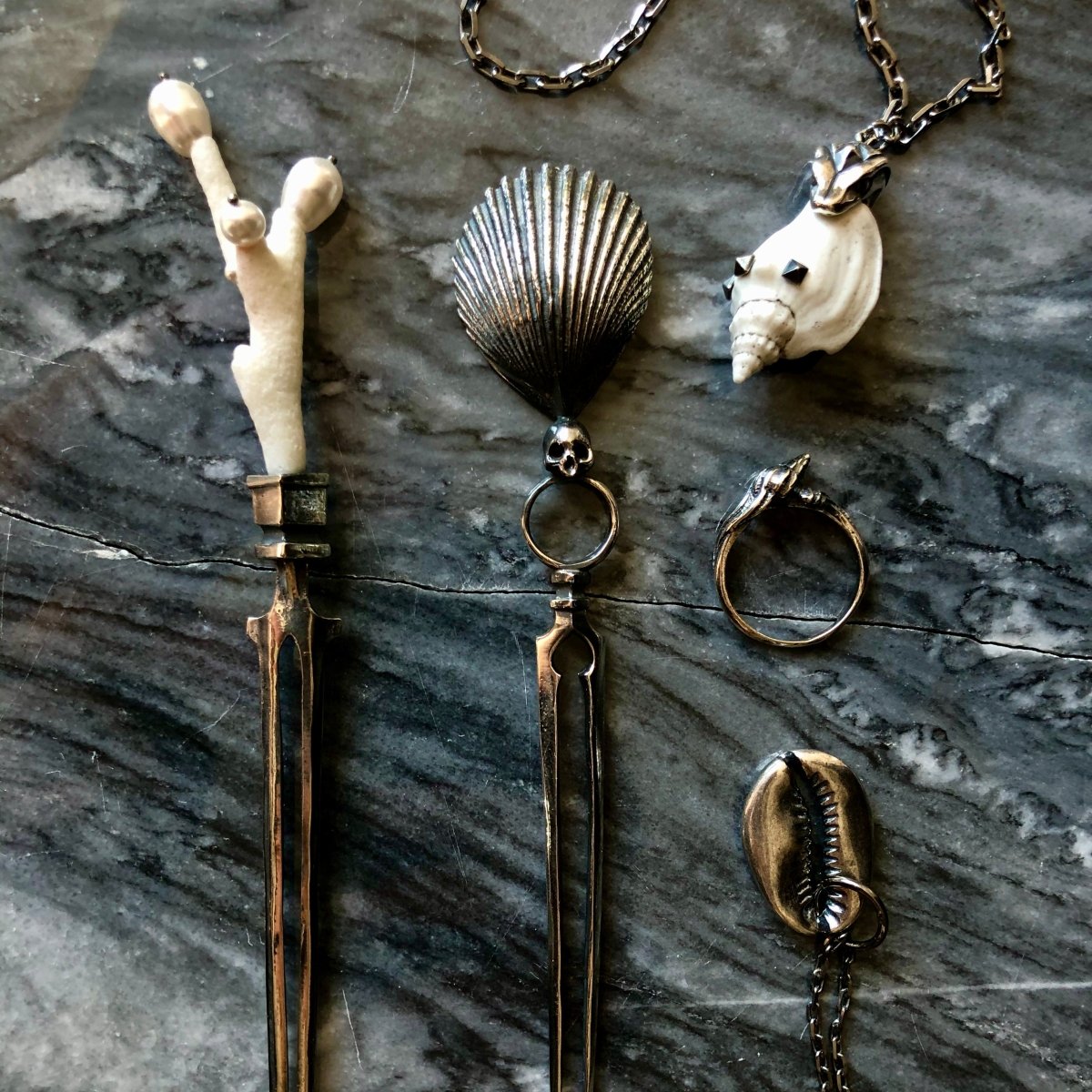 WHITE CORAL HAIRPIN - Macabre Gadgets Store
