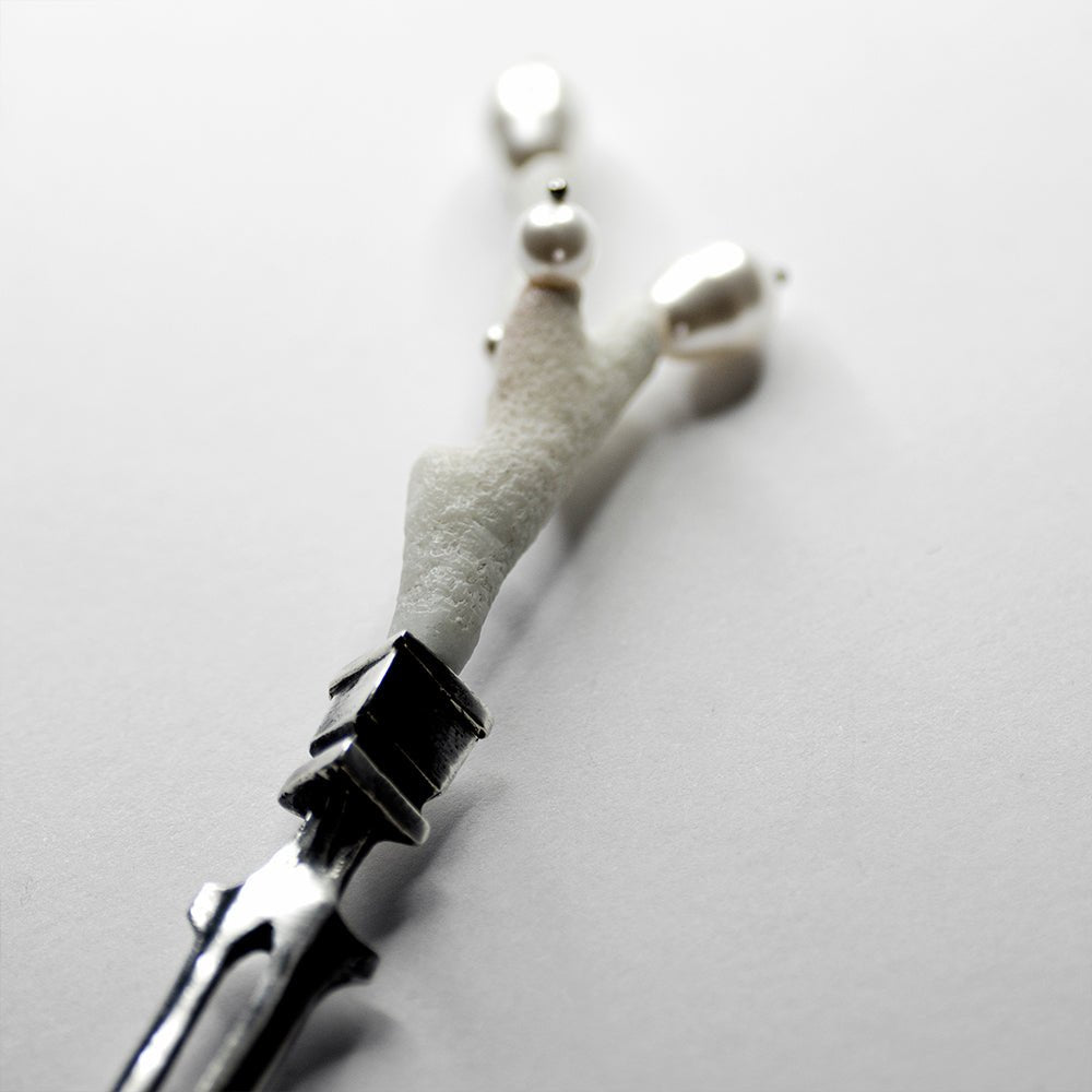 WHITE CORAL HAIRPIN - Macabre Gadgets Store