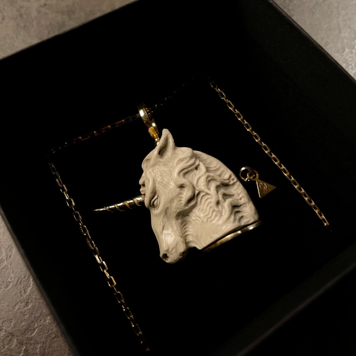 WHITE UNICORN PENDANT - Macabre Gadgets Store